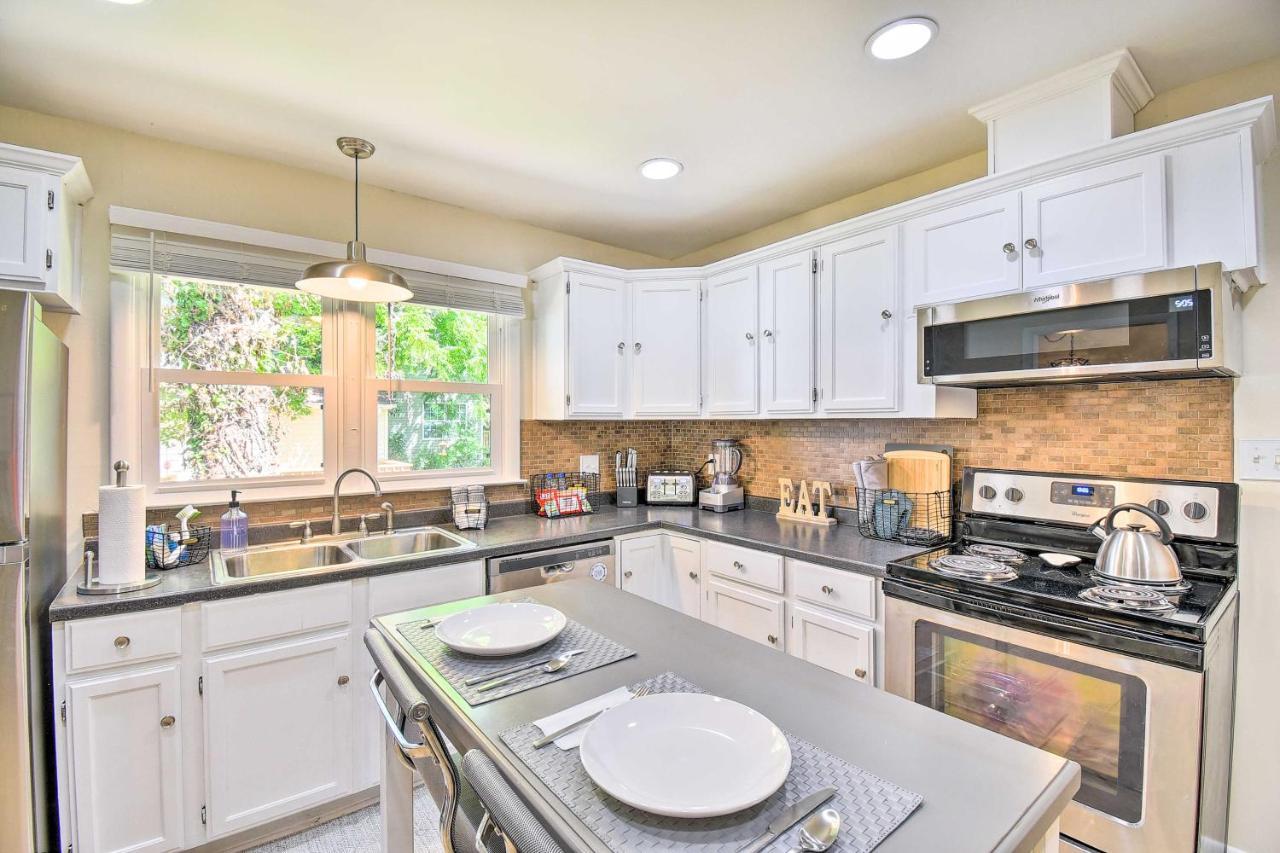 Charming Hampton Home With Yard 2 Mi To Beach! Exterior photo