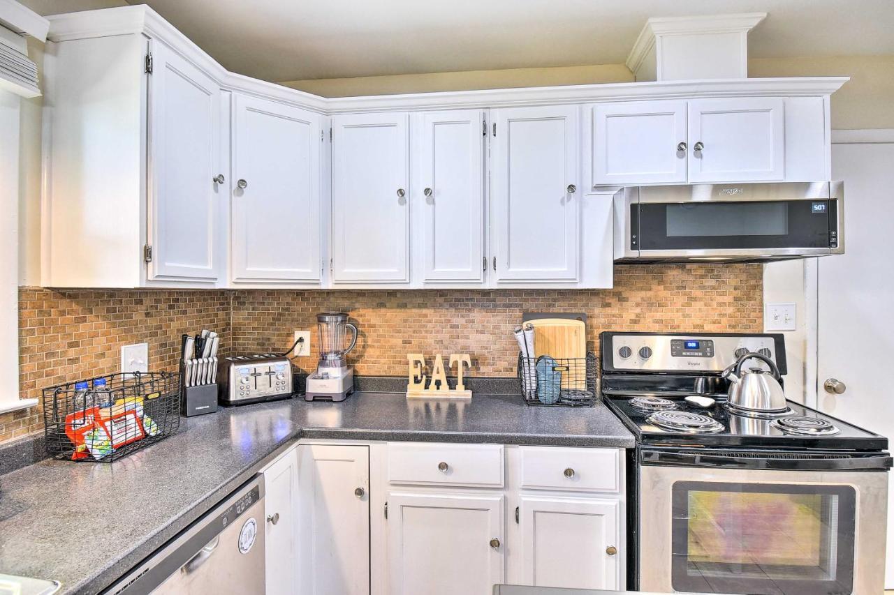 Charming Hampton Home With Yard 2 Mi To Beach! Exterior photo